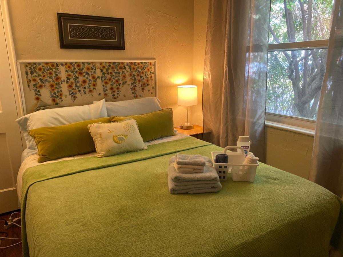 Villa Olivia Guest Rooms Голливуд Экстерьер фото